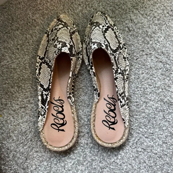 Rebels Paola Snake Pointed-Toe Espadrille Flats mules size 39 NWOT never worn - Picture 7 of 8
